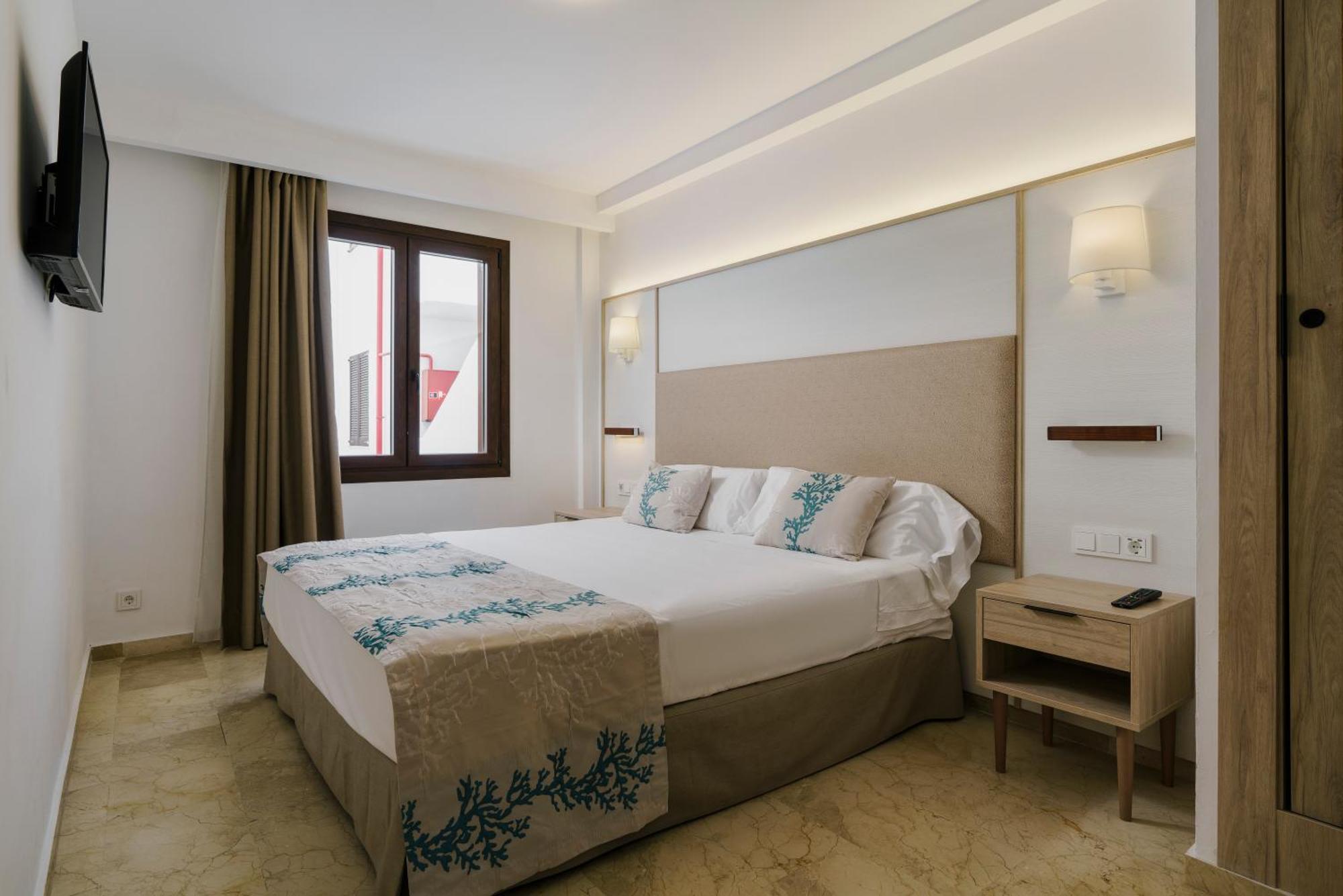 Alua Suites Las Rocas Cala D´Or 외부 사진